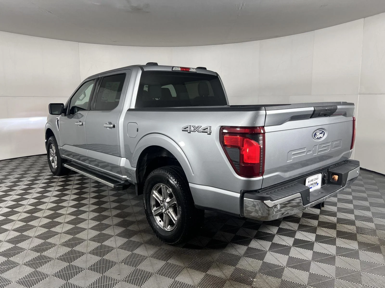 Used 2025 Silver Ford XLT image 2
