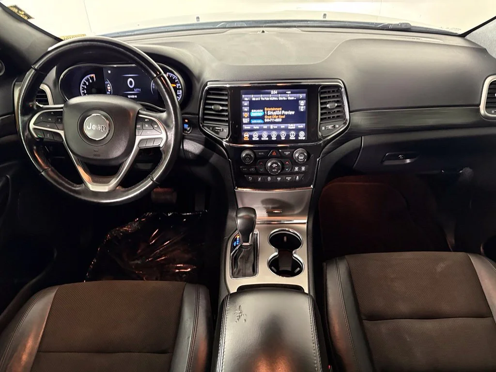 Used 2021 Silver Jeep Laredo X image 33