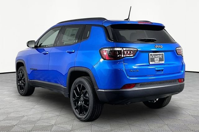 New 2026 Hydro Blue Pearl-Coat Exterior Paint Jeep Latitude image 4