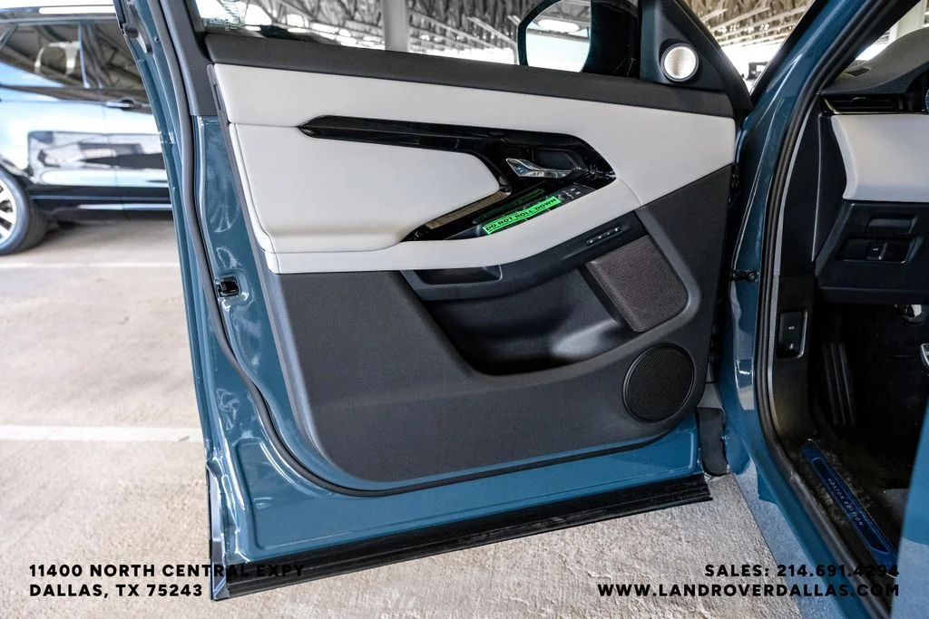 New 2026 Tribeca Blue Metallic Land Rover Hoxton Edition image 41