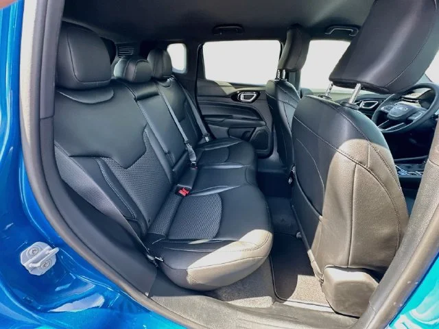 New 2026 Hydro Blue Pearl-Coat Exterior Paint Jeep Latitude image 26