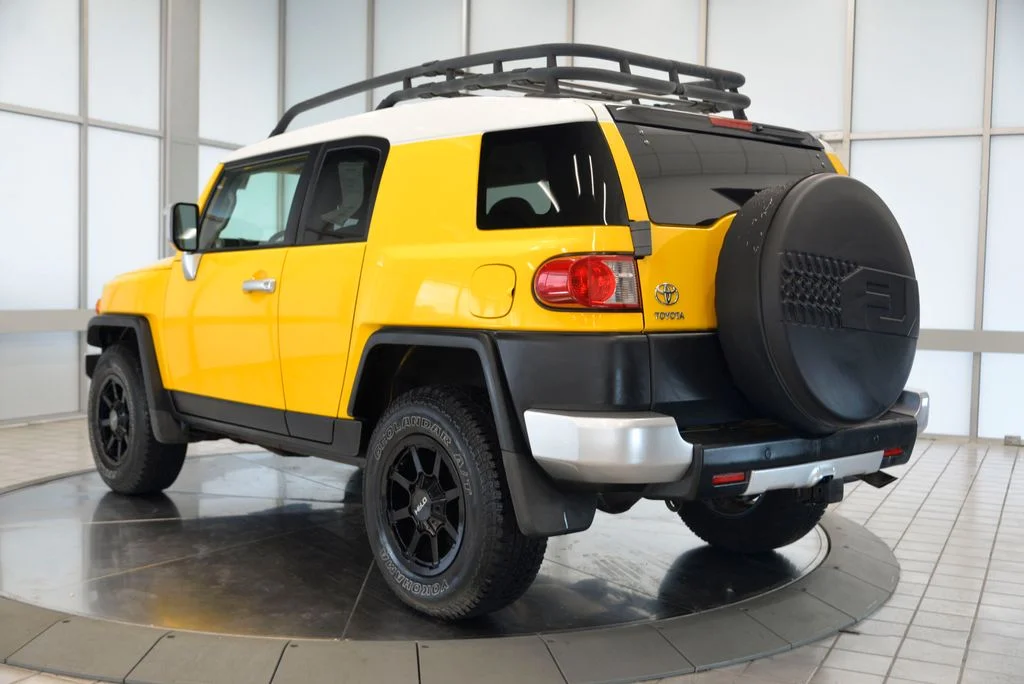 Used 2007 White Toyota Base image 6