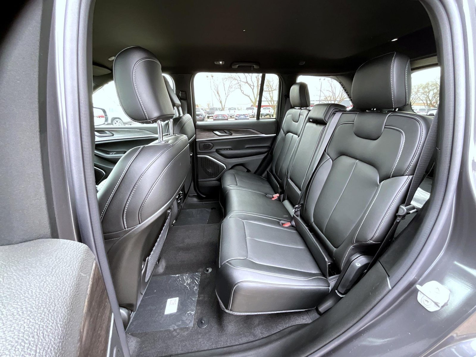 New 2026 Baltic Gray Metallic Clear-Coat Exterior Paint Jeep Limited image 11
