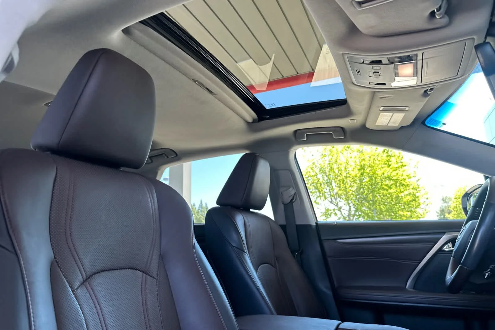 Used 2019 Eminent White Pearl Lexus  image 18
