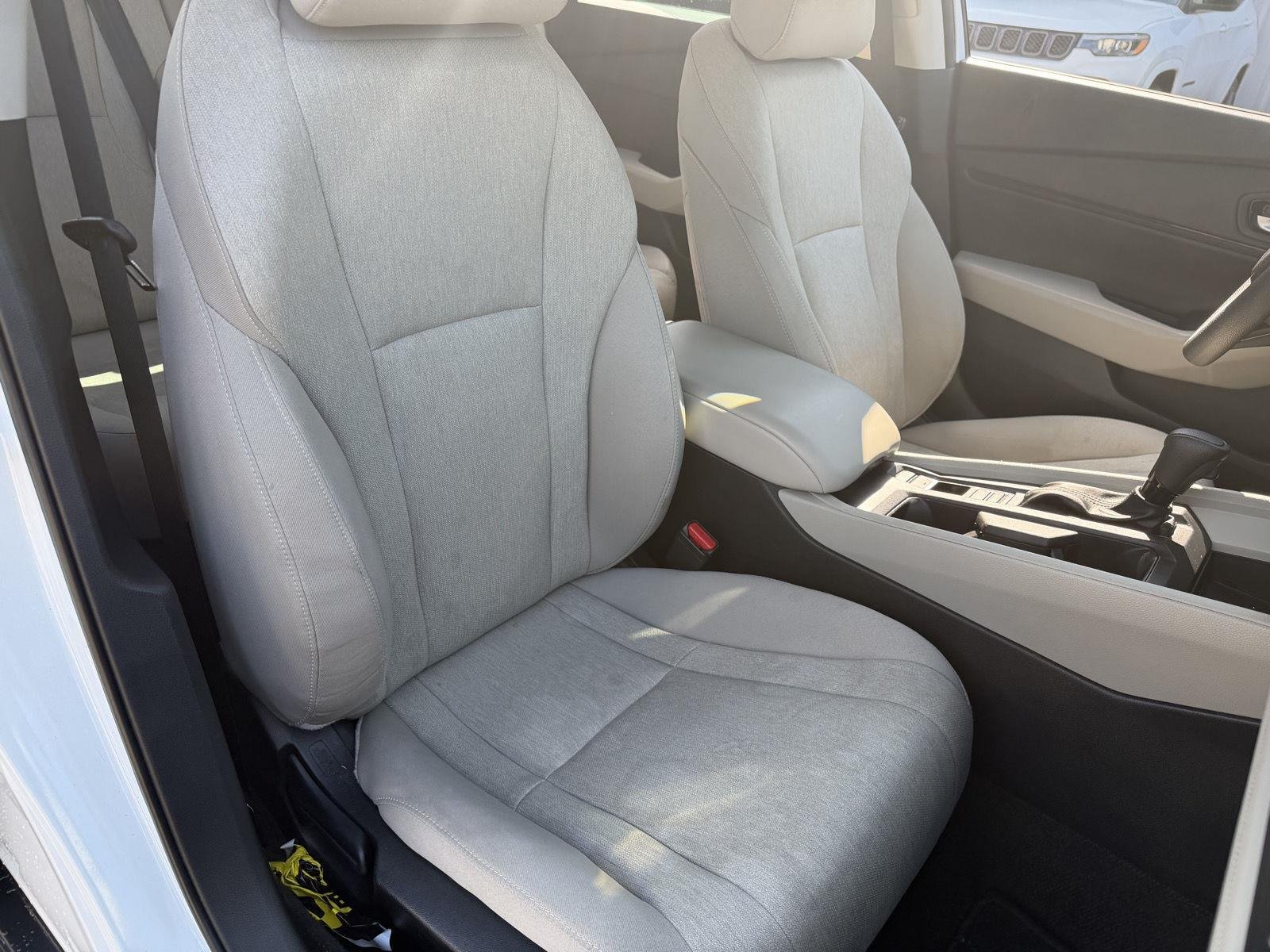 Used 2024 Platinum White Pearl Honda EX image 21