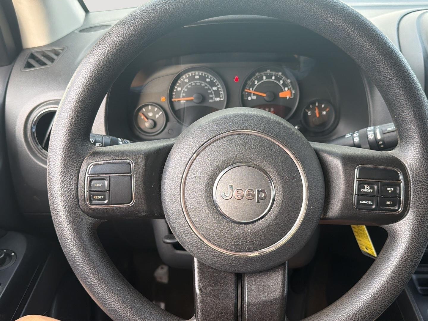 Used 2015 Bright White Clearcoat Jeep Sport image 11