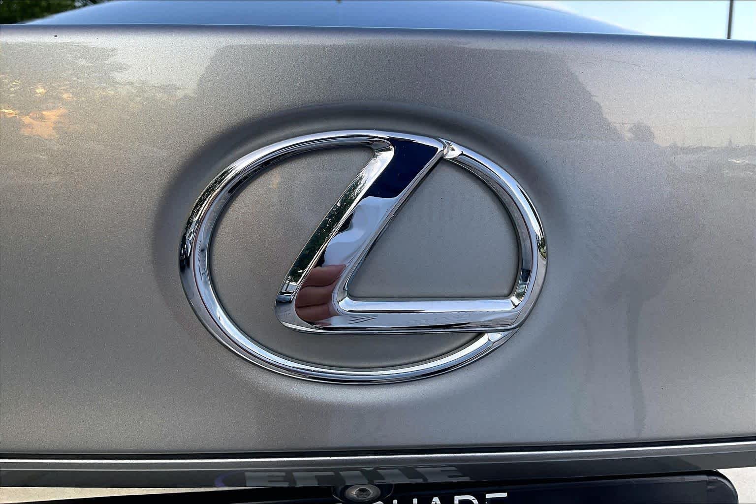 Used 2016 Atomic Silver Lexus  image 32
