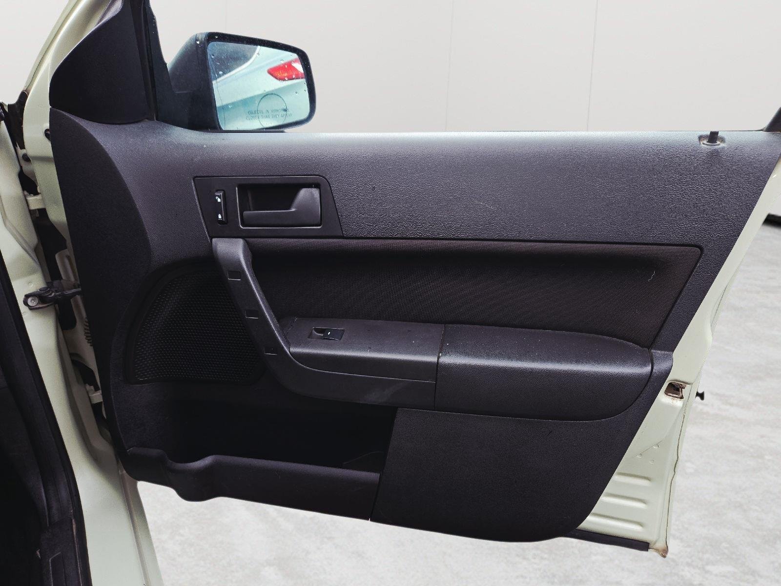 Used 2010  Ford SE image 41