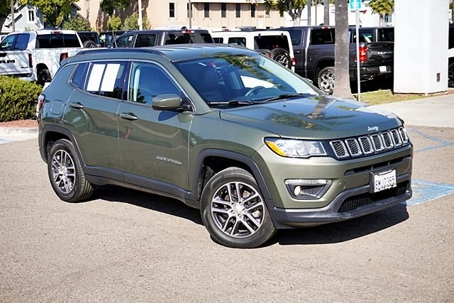Used 2018 Green Jeep Latitude image 2