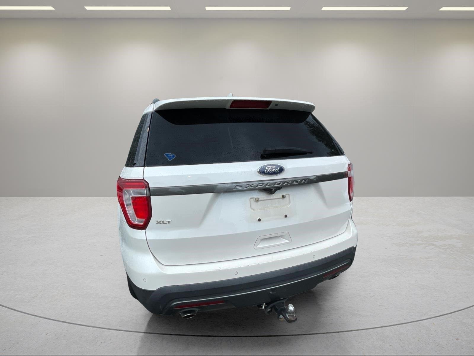 Used 2017 White Platinum Metallic Tri-Coat Ford XLT image 10