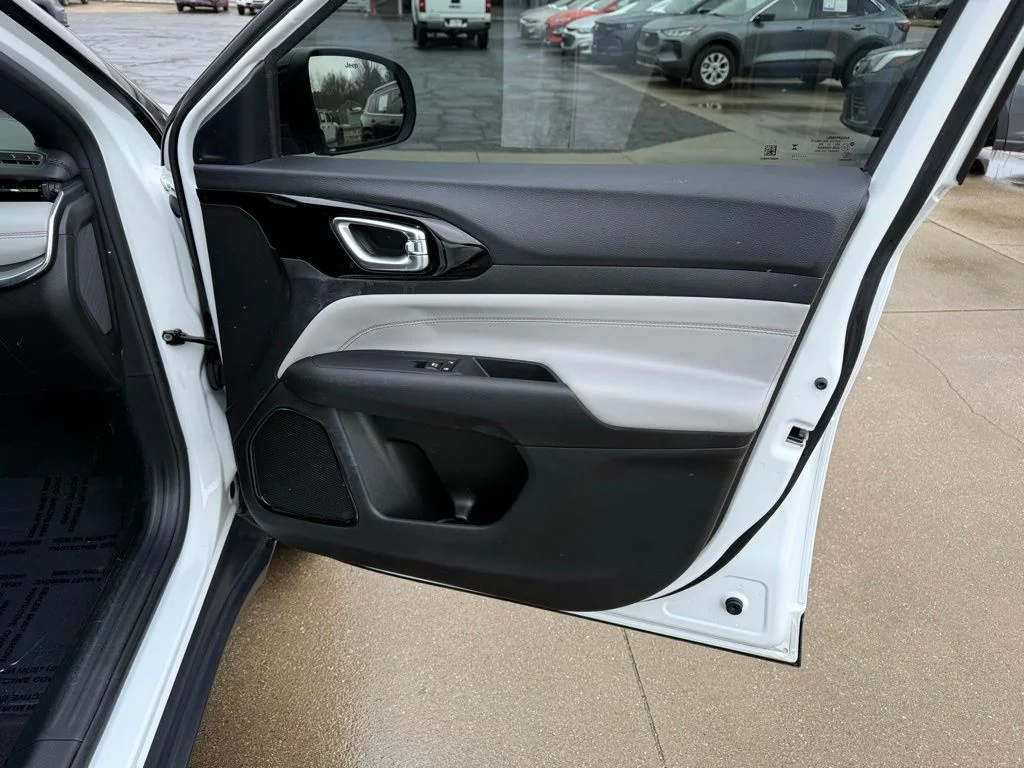 Used 2023 White Jeep Limited image 25