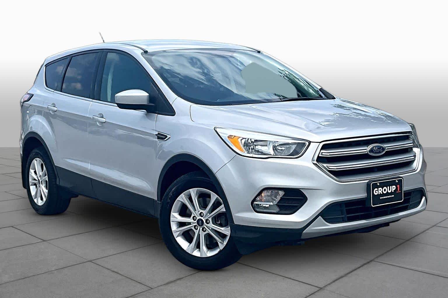 Used 2017 Ingot Silver Metallic Ford SE image 3