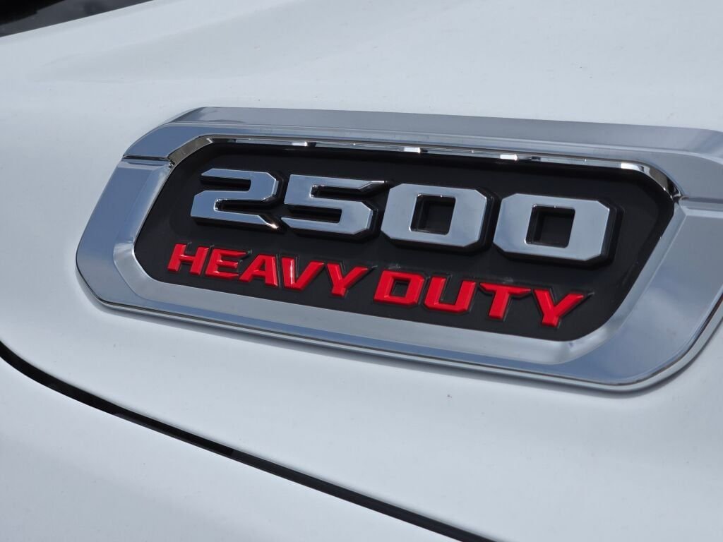 New 2026 Bright White Clear-Coat Exterior Paint RAM Big Horn image 4