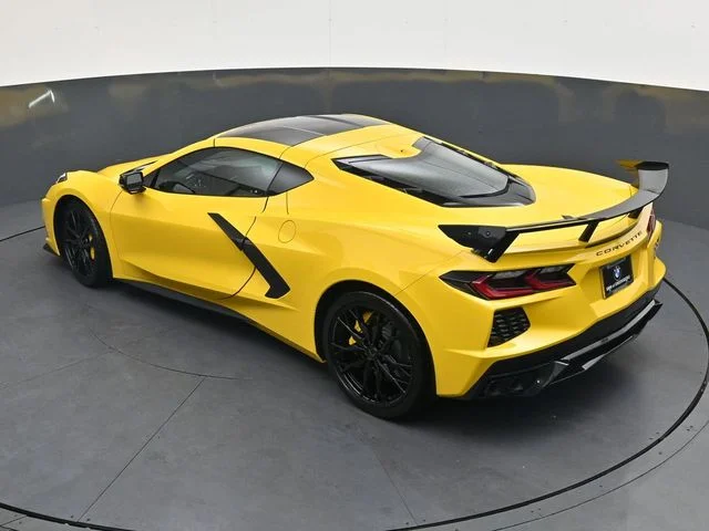 Used 2025 Yellow Chevrolet Stingray image 29