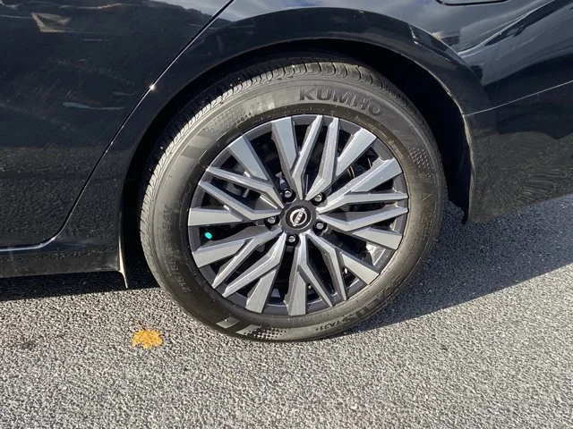 2025 Nissan Altima SV - Photo 9