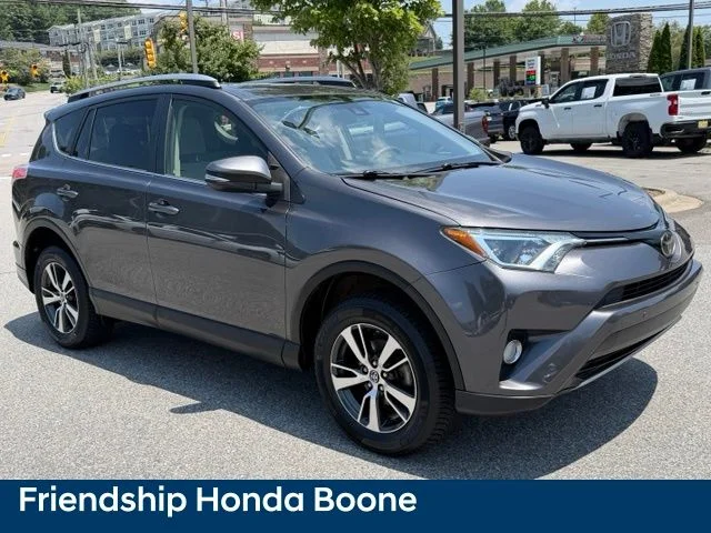 Used 2018 Gray Toyota XLE image 3
