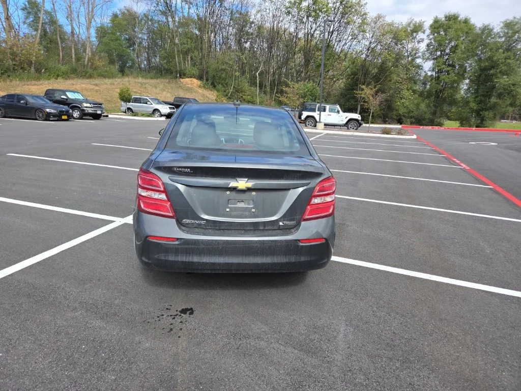 Used 2019 Gray Chevrolet Premier image 12