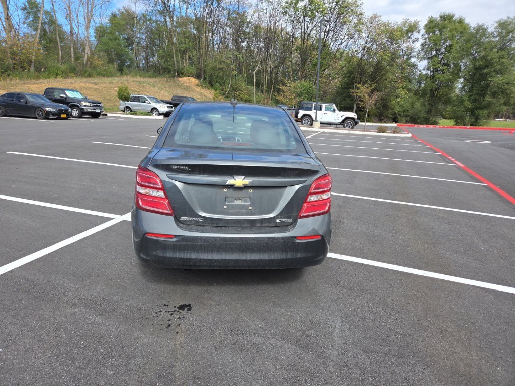 Used 2019 Gray Chevrolet Premier image 12