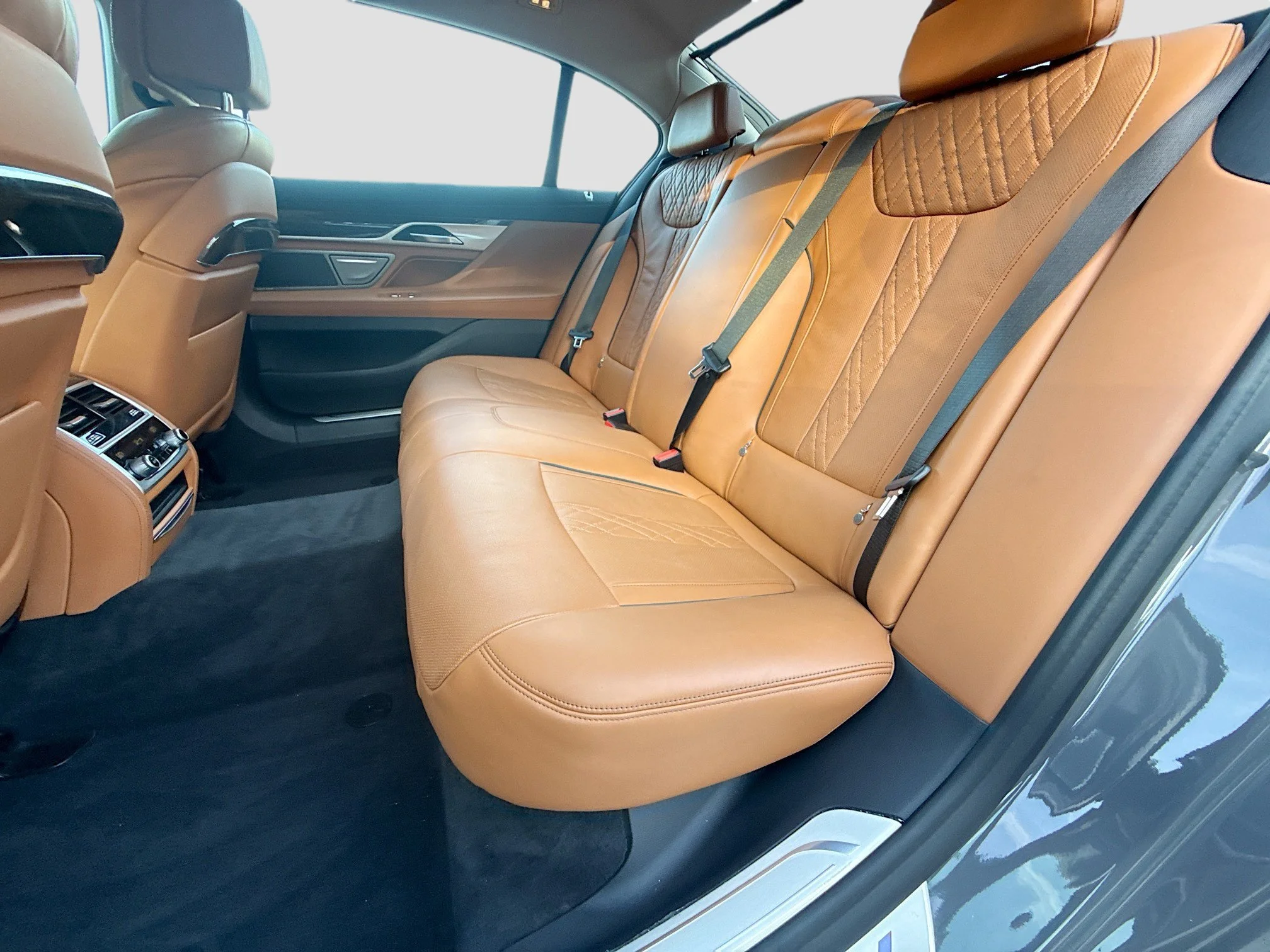 Used 2021 Bernina Grey Amber Effect BMW 750i xDrive image 21