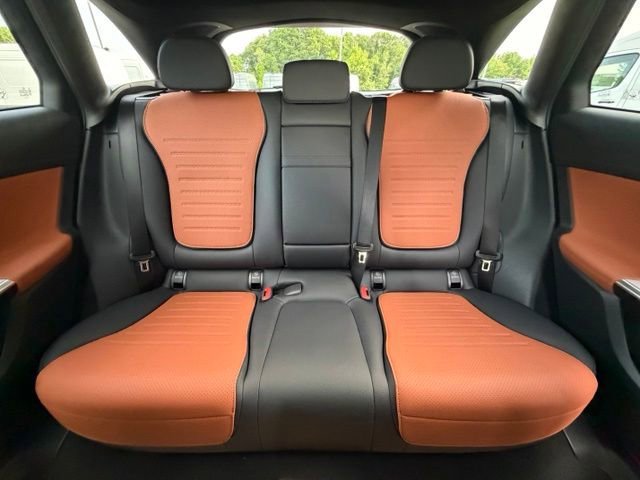 New 2026 Graphite Grey Metallic Mercedes-Benz GLC 300 image 31