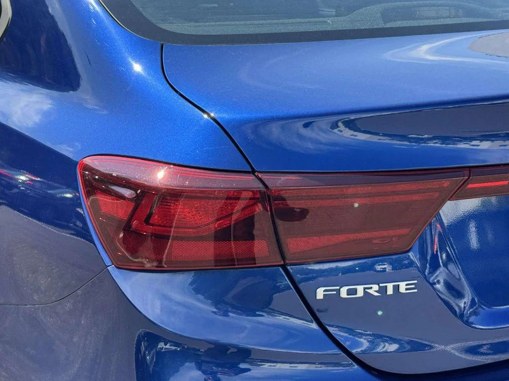 Used 2022 Deep Sea Blue Kia LXS image 13