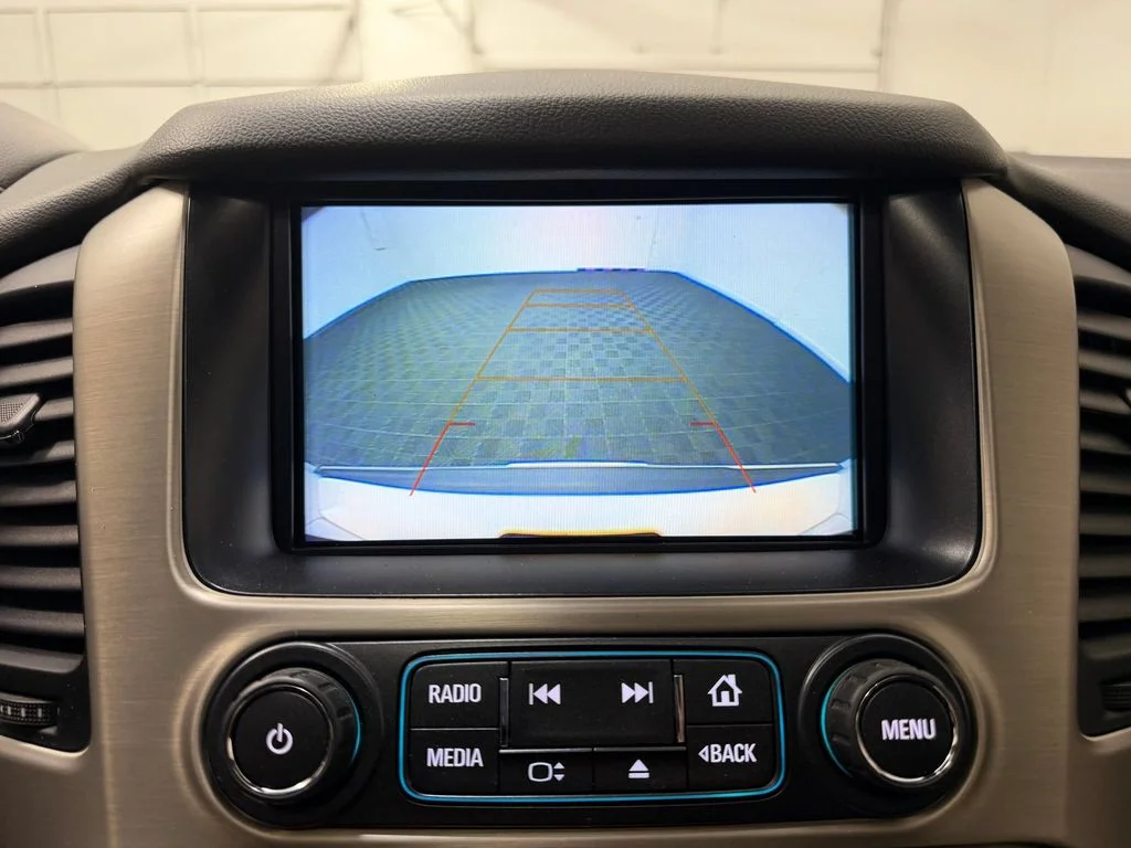 Used 2019 White Frost Tricoat GMC Denali image 21