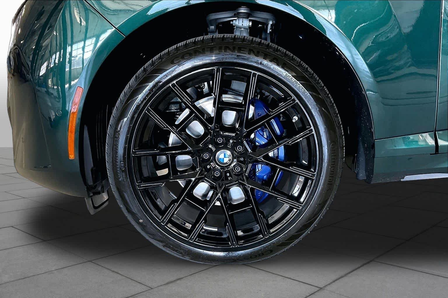 New 2027 Vancouver Green Metallic BMW 40 xDrive image 11