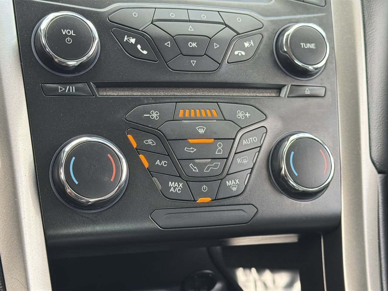 Used 2018 Oxford White Ford S image 22