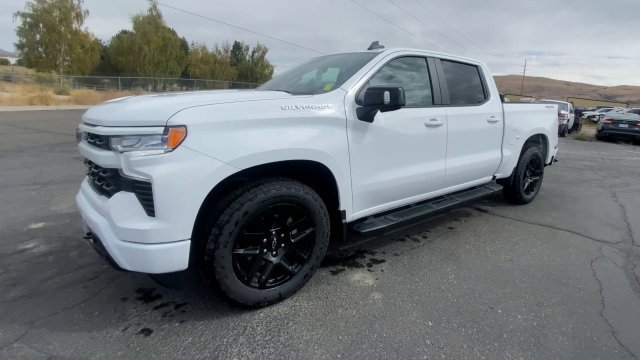 Used 2024 Summit White Chevrolet RST image 4