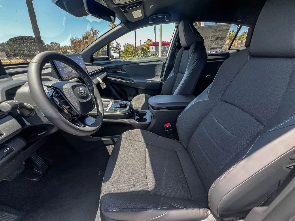 New 2026 Wind Chill Pearl <sup>1</sup> Toyota  SE image 16