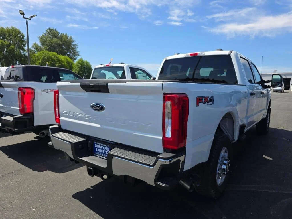 2025 Ford F-350 Super Duty XLT - Photo 6