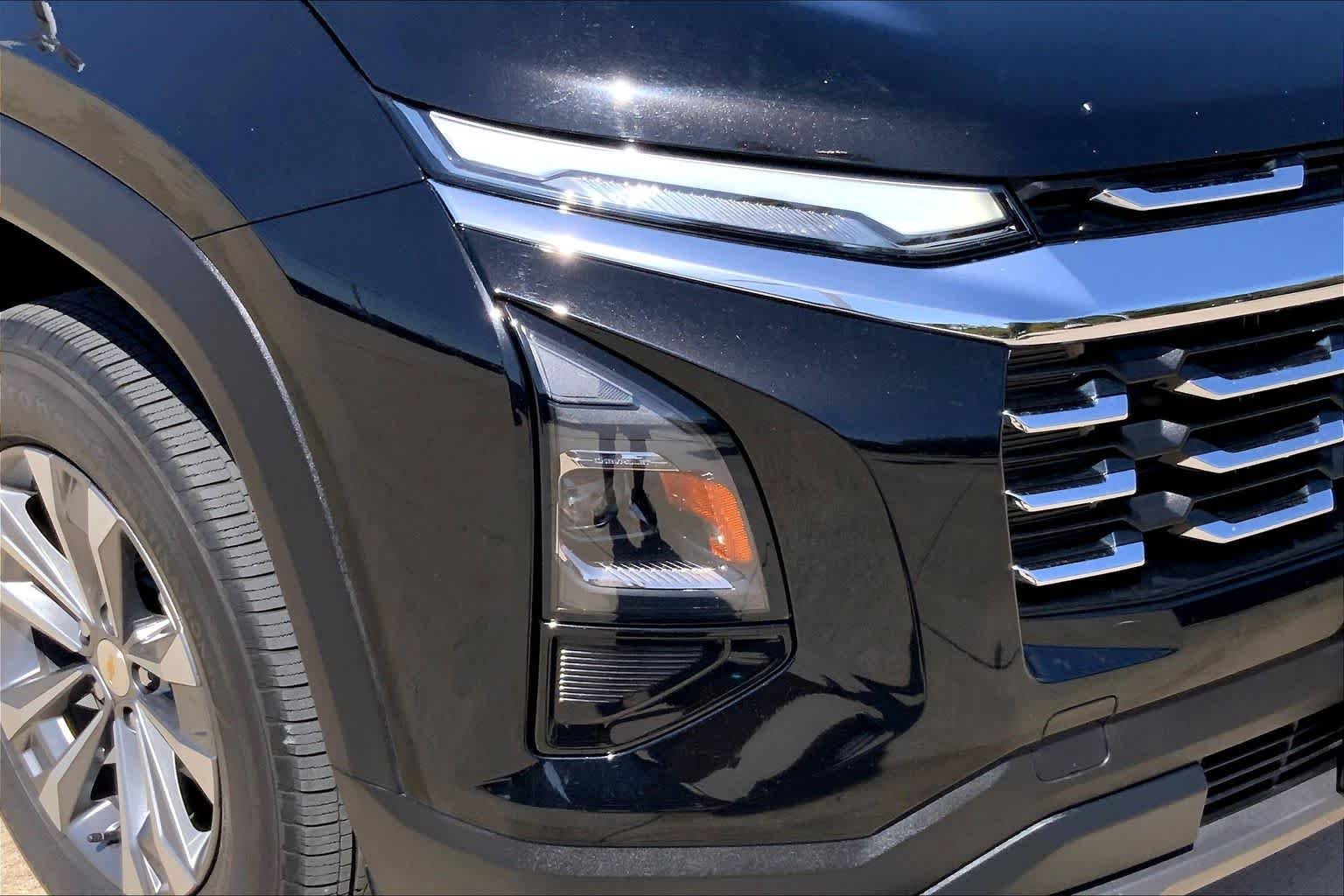 Used 2026 Mosaic Black Metallic Chevrolet FWD LT image 29