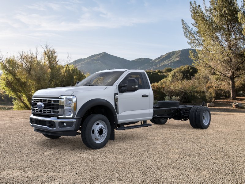 New 2026 Oxford White Ford F-550® XL image 23