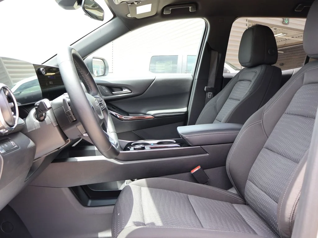 Used 2026 Summit White Chevrolet LT image 22