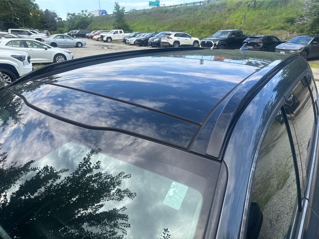 Used 2021 Gray Kia EX image 5