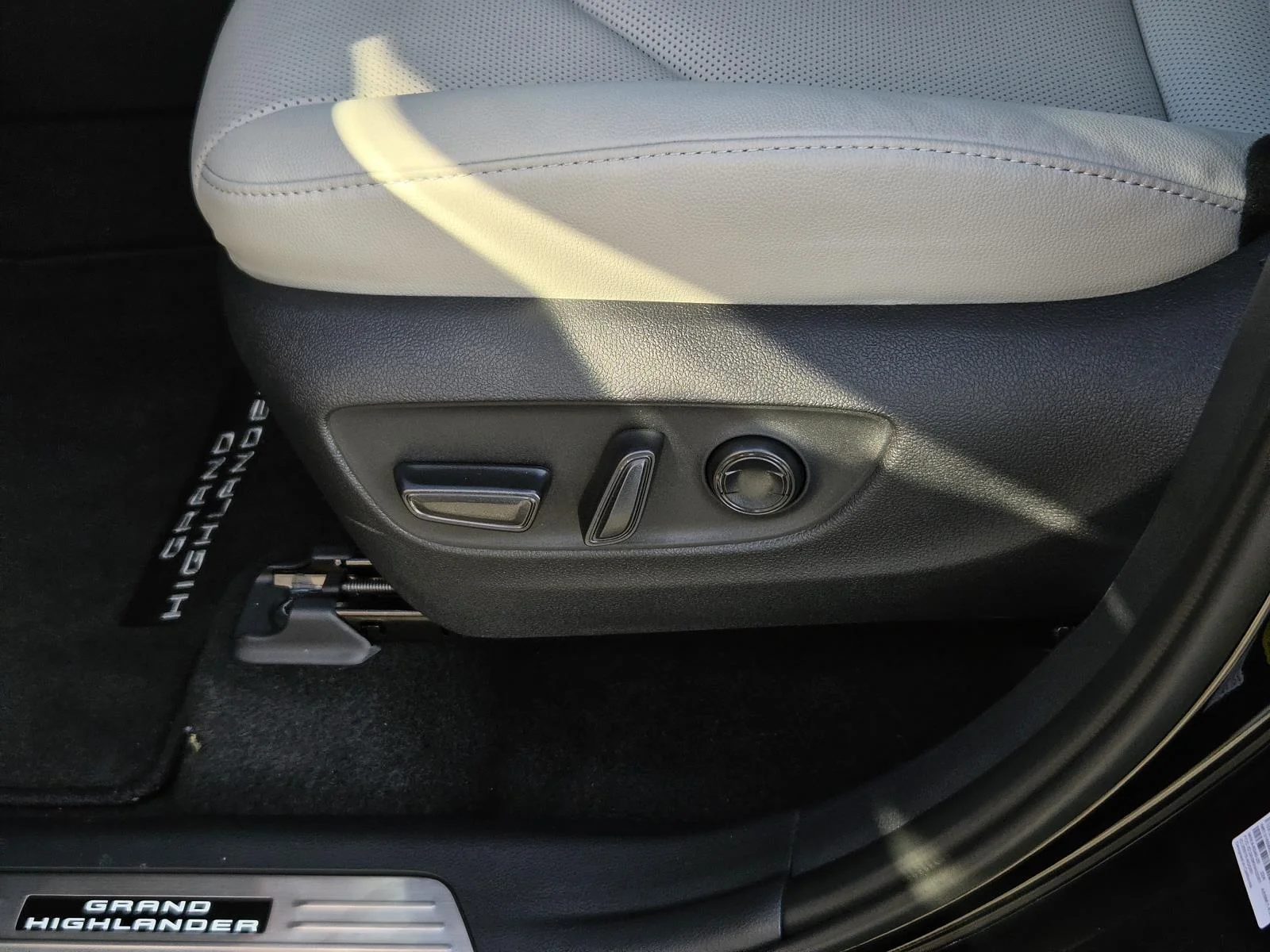 2026 Toyota Grand Highlander Limited - Photo 27