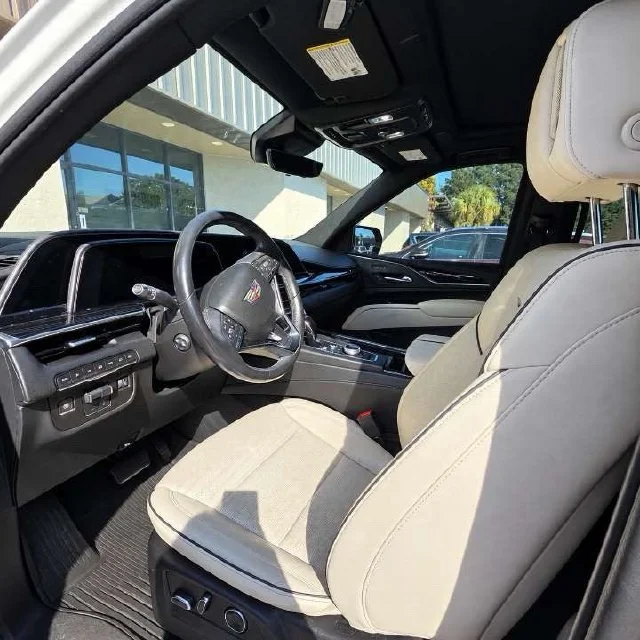 Used 2021 White Cadillac Sport image 7