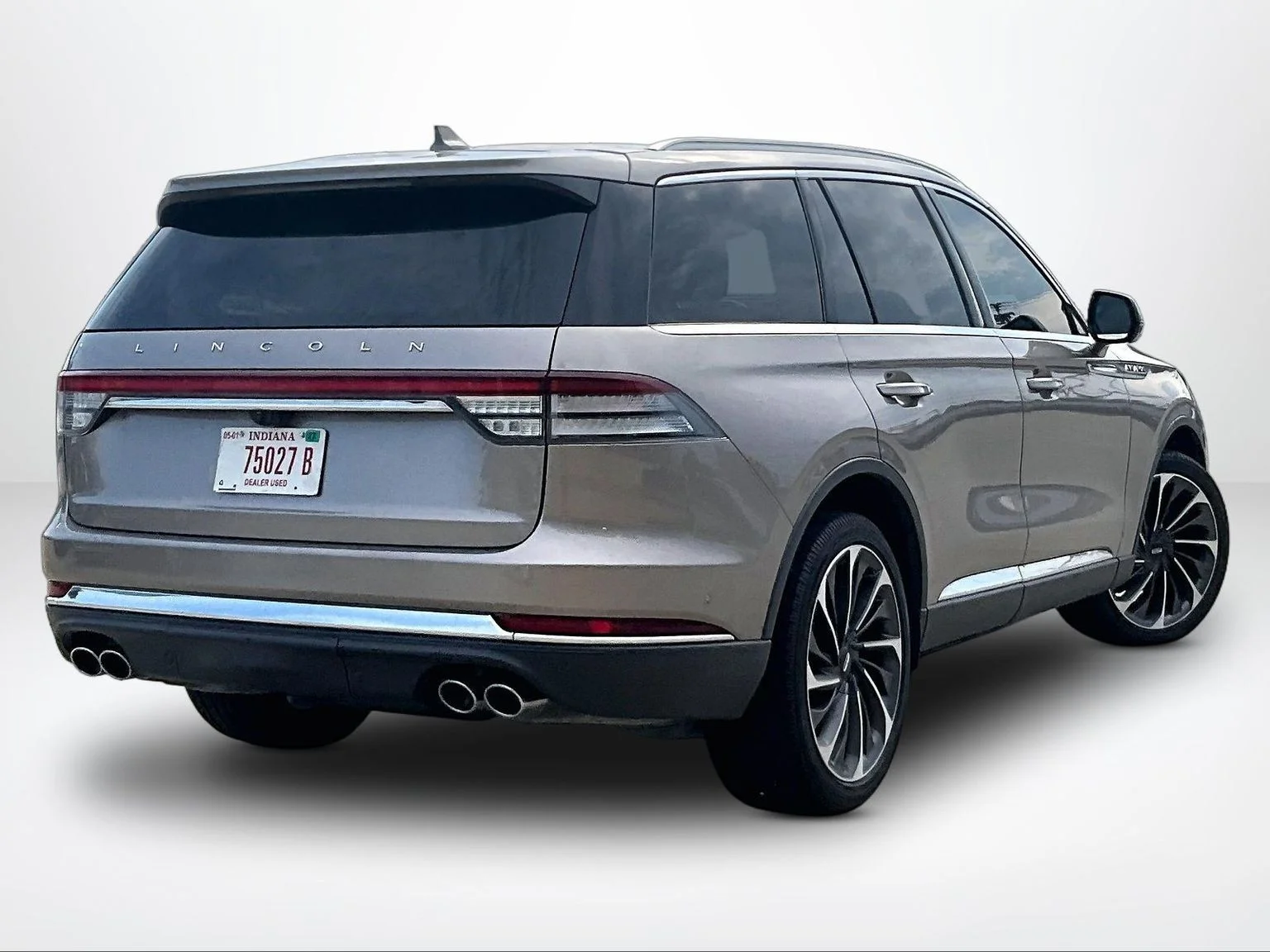 Used 2020 Beige Lincoln Reserve image 3