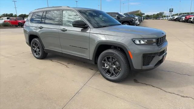 New 2027 Sting-Gray Clear-Coat Paint Jeep Laredo Altitude image 3