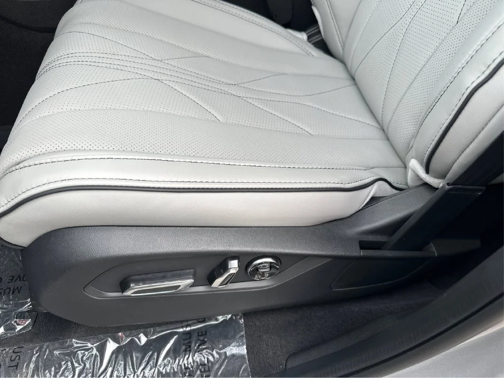 New 2026 Solar Silver Metallic Acura SH-AWD with Advance Package image 18
