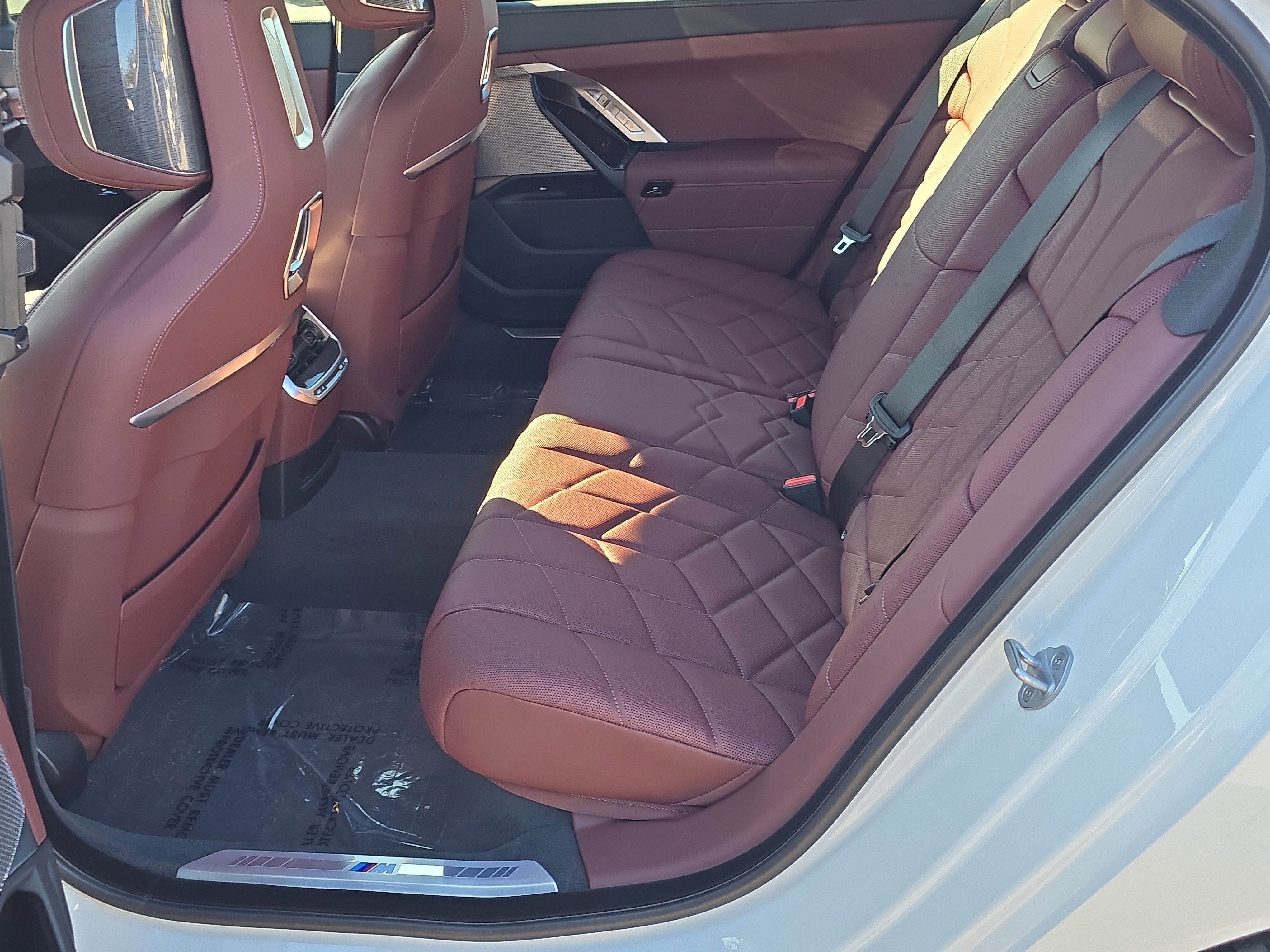 2026 BMW i7 50 - Photo 16