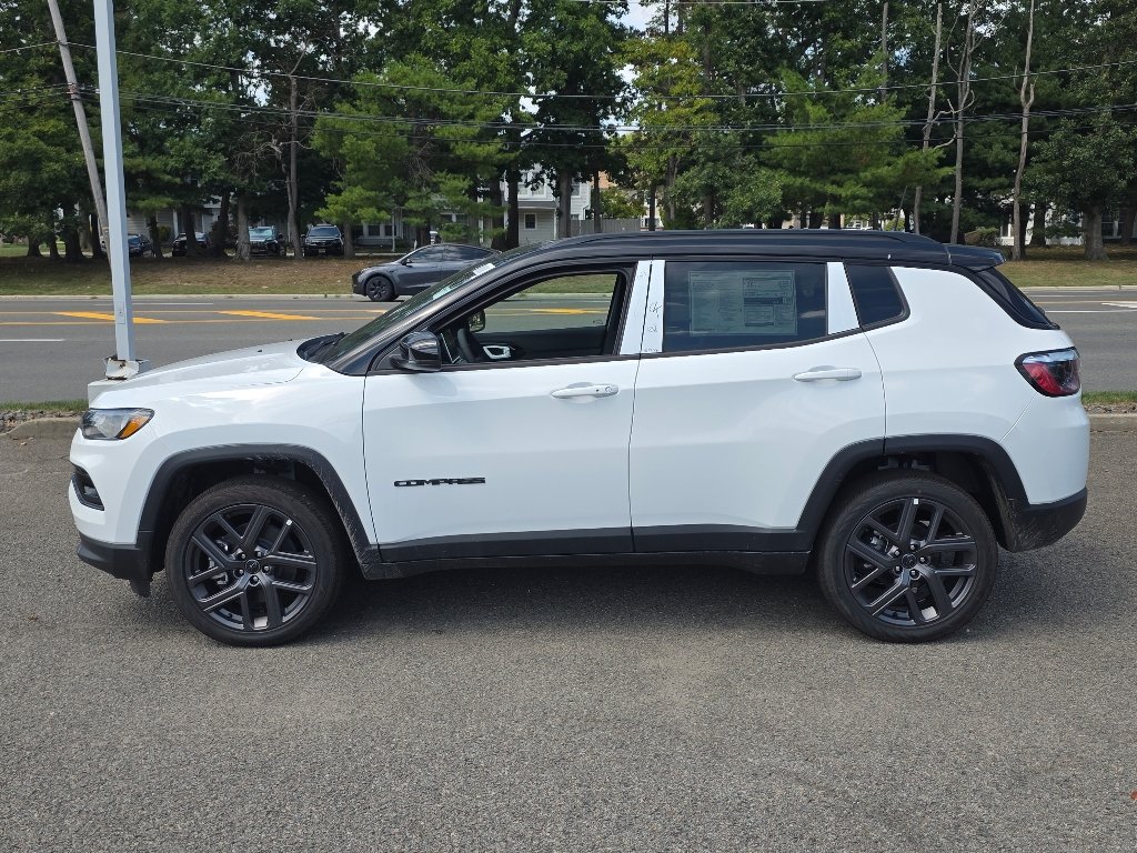New 2026 Bright White Clear-Coat Exterior Paint Jeep Limited image 9