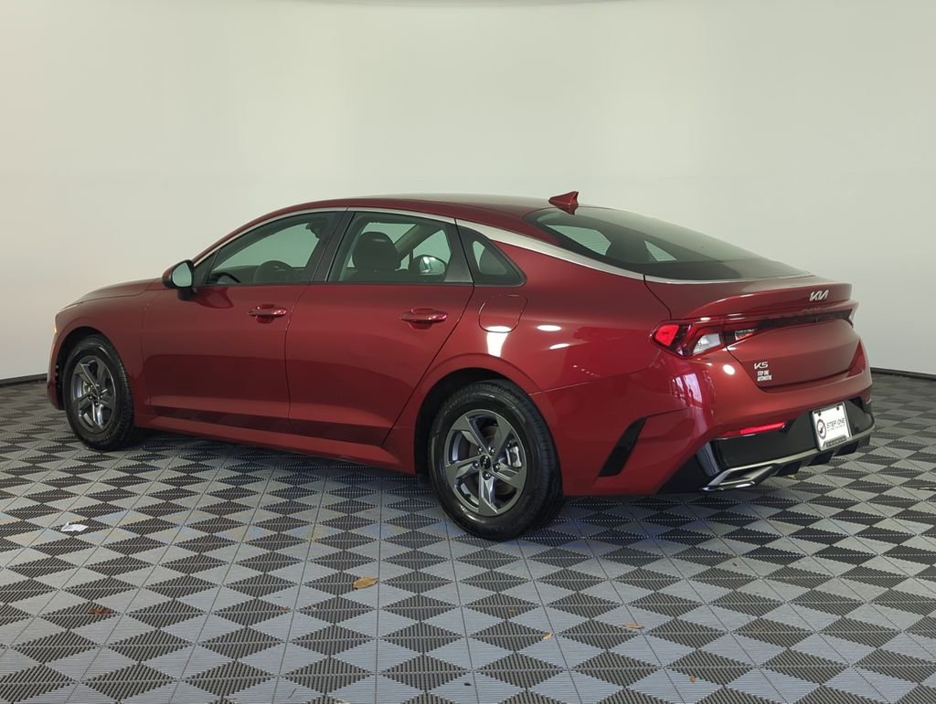 Used 2023 Red Kia LXS image 5