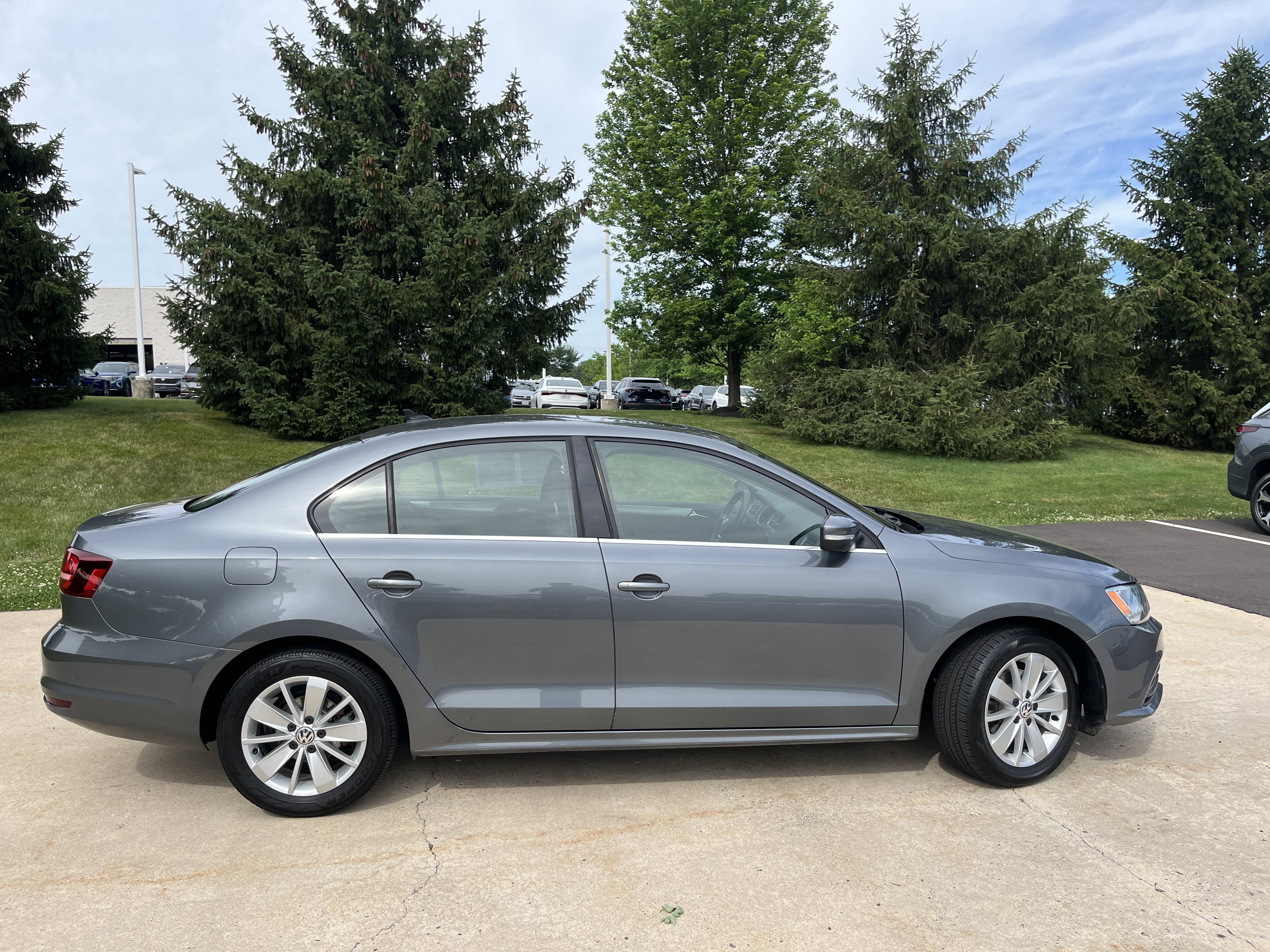 Used 2016 Gray Volkswagen 1.4T SE image 13