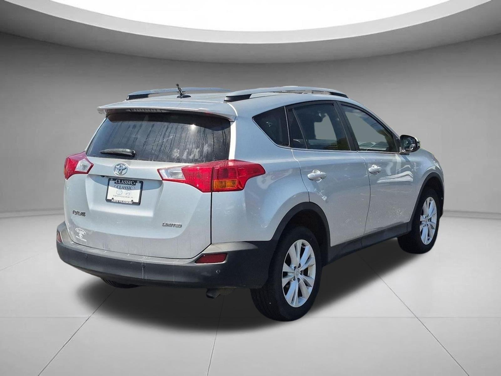 Used 2015 Classic Silver Metallic Toyota Limited image 5
