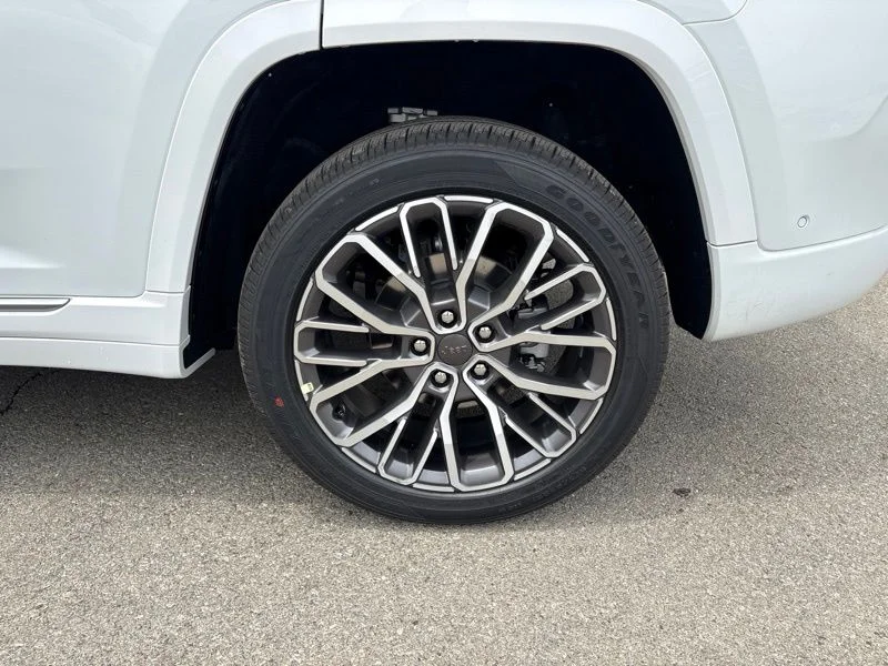 New 2026 Bright White Clear-Coat Exterior Paint Jeep Summit image 44