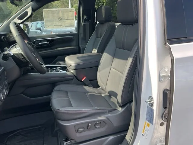 2025 Chevrolet Suburban RST - Photo 9