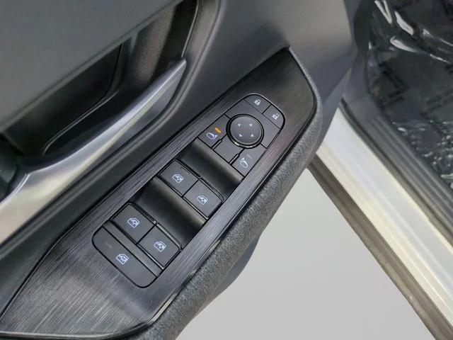 New 2026 Aspen White TriCoat / Super Black Two-tone Nissan SV image 14