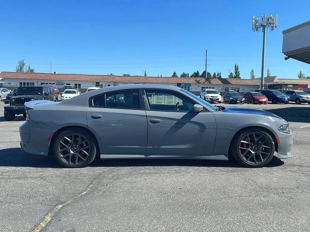 Used 2018 Destroyer Gray Clearcoat Dodge R/T Scat Pack image 8