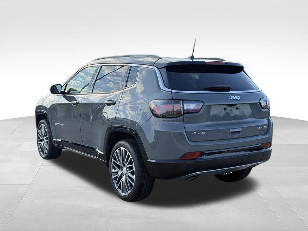 Used 2023 Gray Jeep Limited image 3